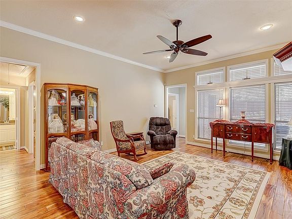4th image of 3313 Sir Stewart Cir