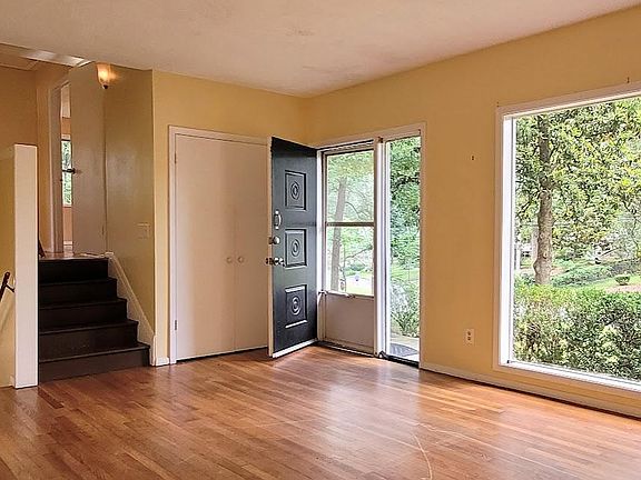 2nd image of 5009 Crowe Dr SE