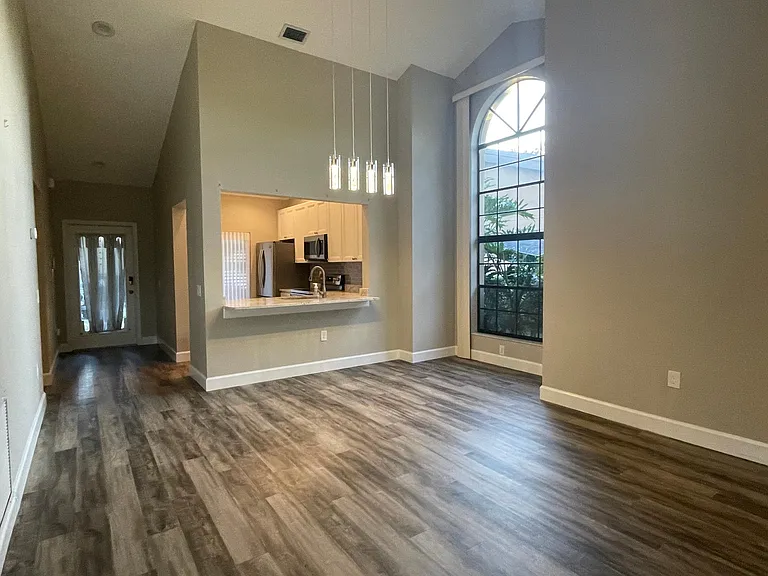 4533 Morningside #9 — Photo 3