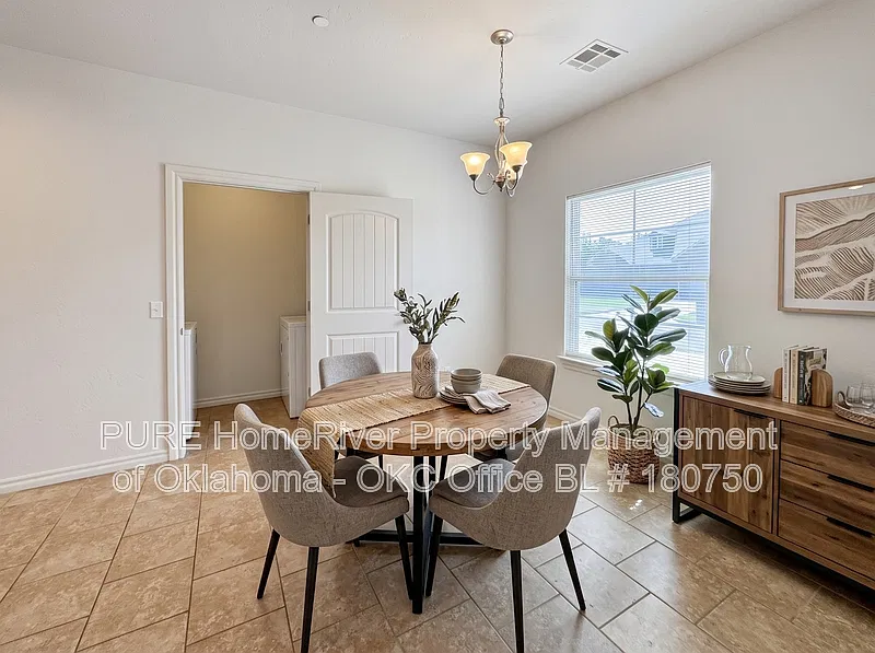 1 bed, 1.0 bath, 869 sqft, $1,045 — Photo 4