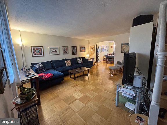 2nd image of 7523 Woodcrest Ave