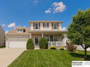 1108 Summit Ridge Dr, Papillion, NE 68046