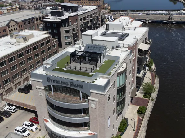 10 Illinois St Unit 5A, Saint Charles, IL 60174