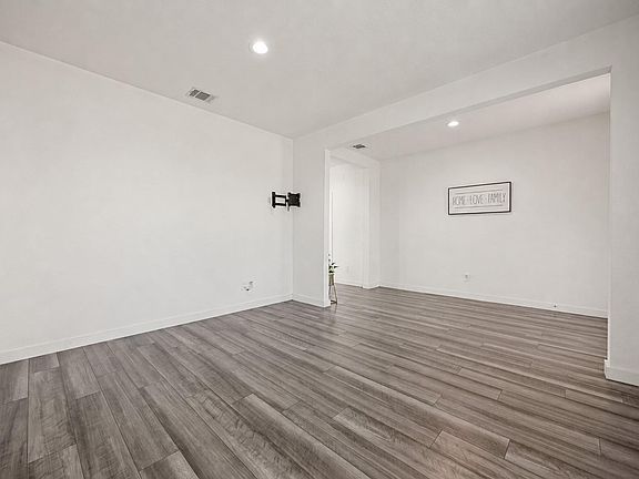 3rd image of 22615 Tuscany Ridge Ln