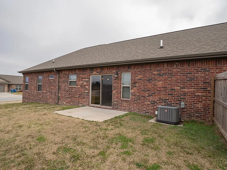 1922 Booker Cir — Photo 16
