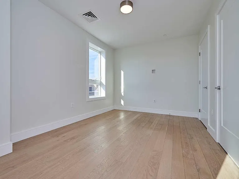301 Border St #508 — Photo 10