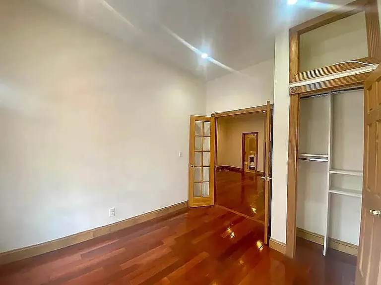 881 10th Ave #3R — Photo 5