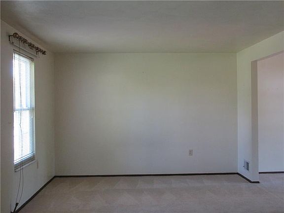 4th image of 43 E Glennis Dr