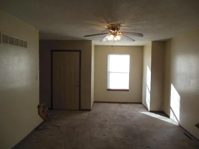 2 bed, 1.5 bath, 1021 sqft, $1,375 — Photo 3