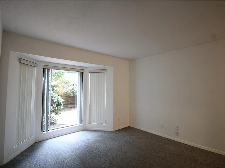 204 Warm Springs Cir — Photo 16