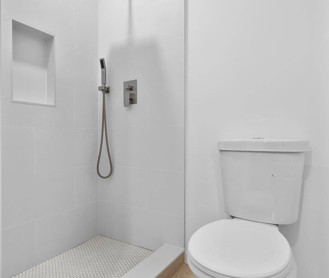 3 bed, 1092 sqft, $3,500 — Photo 4