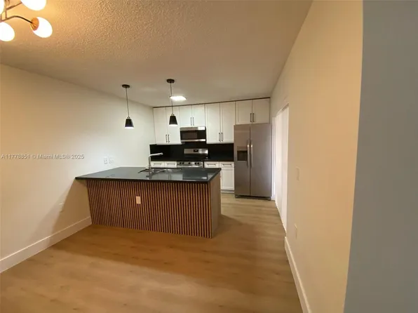 2427 24th Way #2427, West Palm Beach, FL 33407