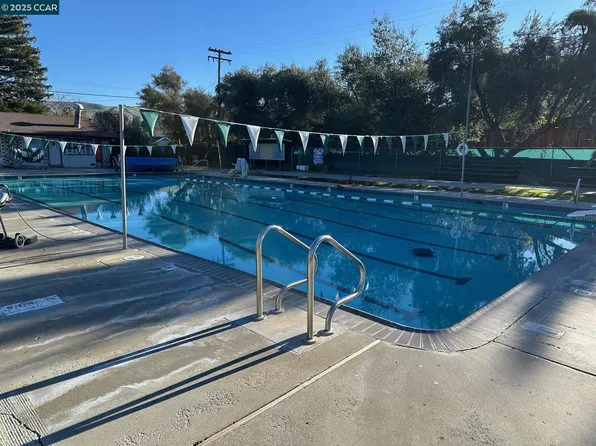 4554 Concord Blvd, Concord, CA 94521