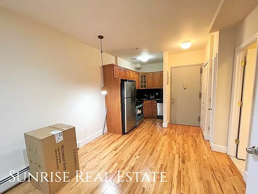 Rented by Sunrise Real Estate | media 11