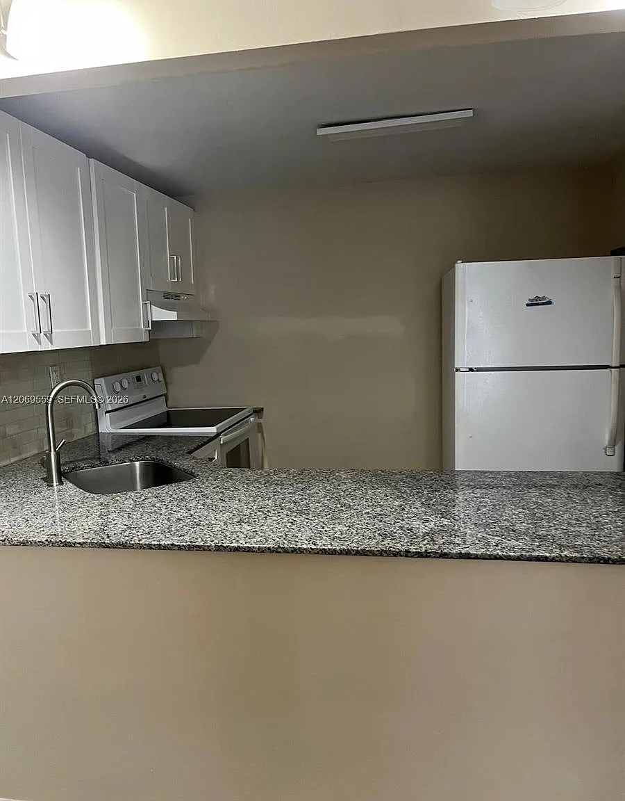 Yolanda Villas Condo — Photo 3