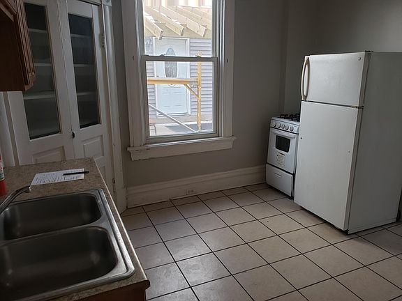 3rd image of 1821 Greenup St #1
