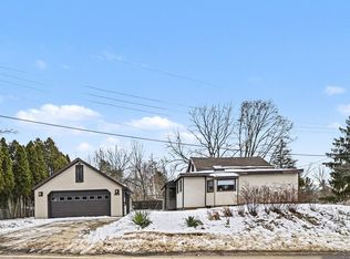 6945 Delta River Dr, Lansing, MI 48906