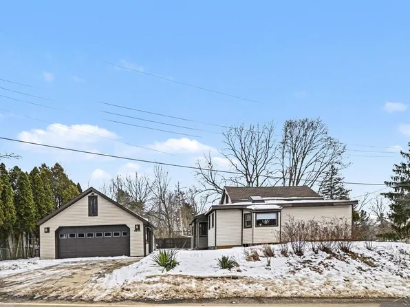 6945 Delta River Dr, Lansing, MI 48906