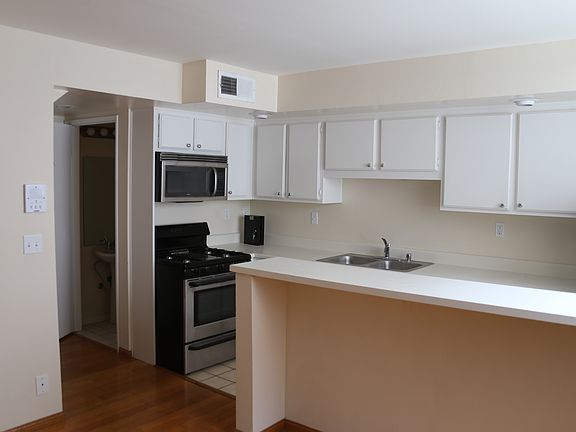 2nd image of 3125 S Canfield Ave APT 105
