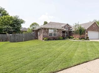 421 Coopers Way, Centerton, AR 72719