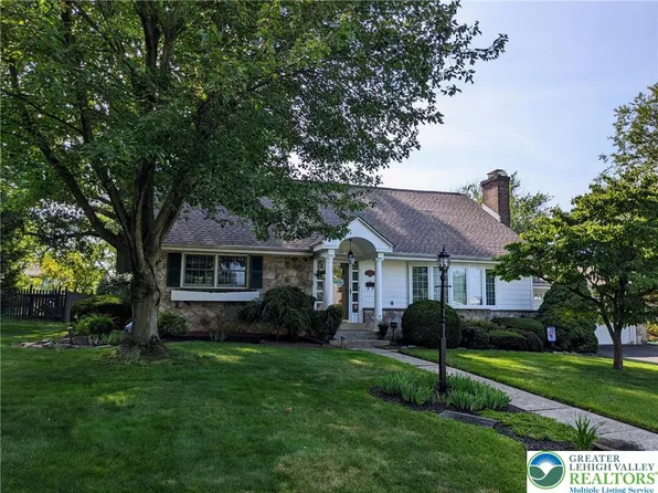 373 Barrett Rd, Emmaus, PA 18049