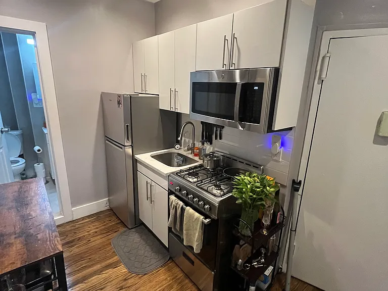 442 W 54th St #13 — Photo 1