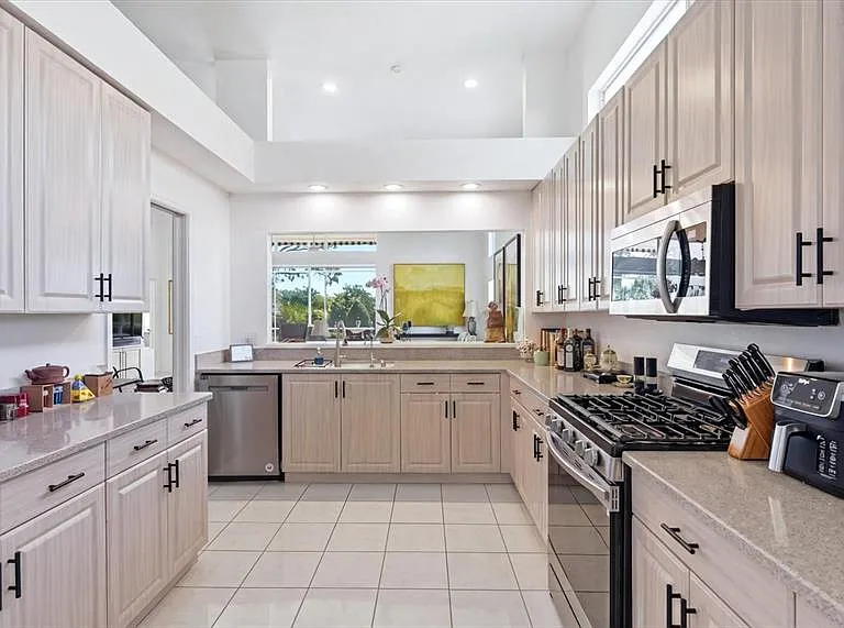 8009 Hampton Ct — Photo 14