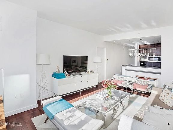 4th image of 101 W 24th St APT 11C