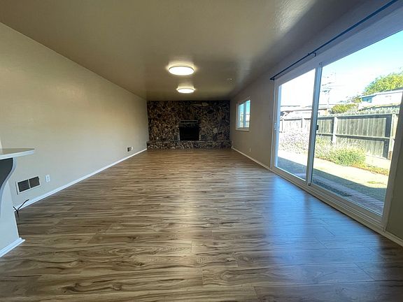 4th image of 287 Holly Ave