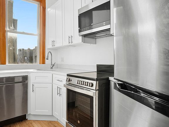 4th image of 326 E 11th St APT 17