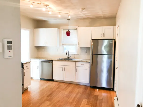 93 1st St #1, East Providence, RI 02914