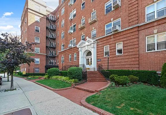2nd image of 69-11 Yellowstone Blvd APT B-64