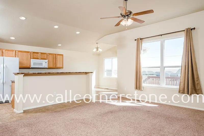 3 bed, 2.0 bath, 2864 sqft, $2,322 — Photo 4