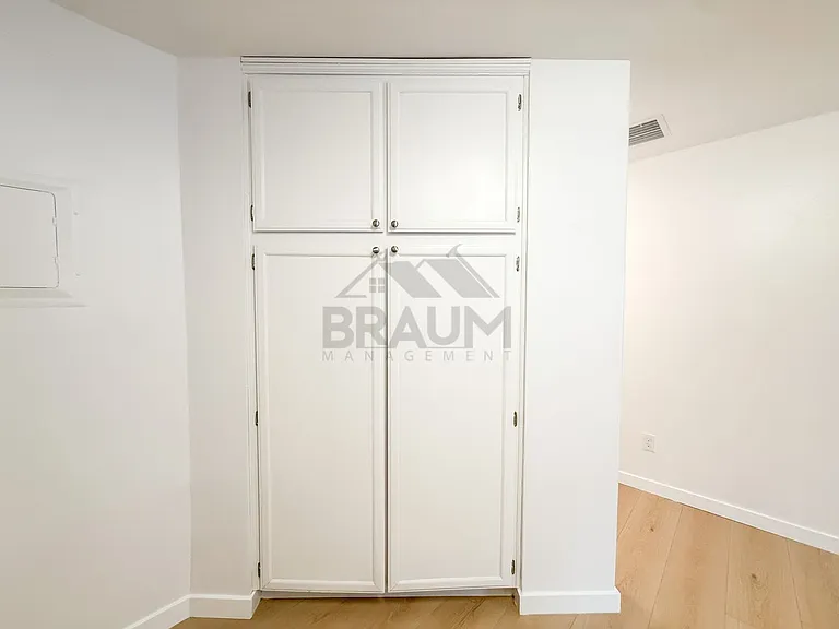 7323 WINNETKA — Photo 5