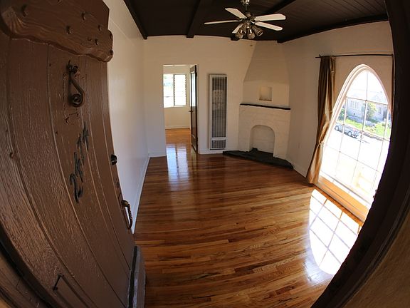 4th image of 2474 Adams Ave