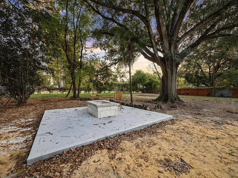 5411 Logston Ln — Photo 30