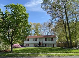 29 Sturbridge Ct, Nanuet, NY 10954