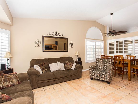 3rd image of 808 Greenwich Ct