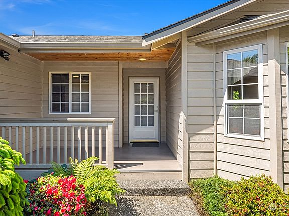 2nd image of 15448 Hilding Drive SE