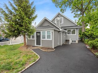 712 Carlton Rd, West Babylon, NY 11704