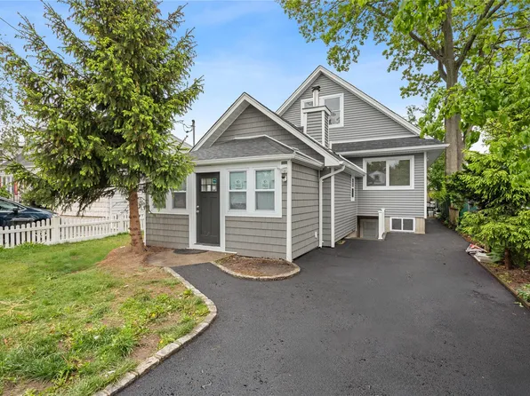 712 Carlton Road, West Babylon, NY 11704