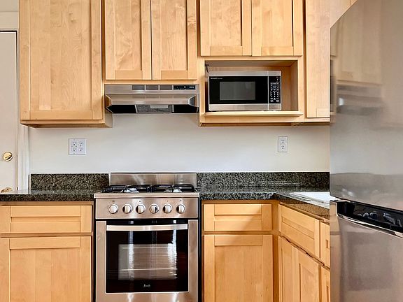 5th image of 2237 Fulton St APT 301