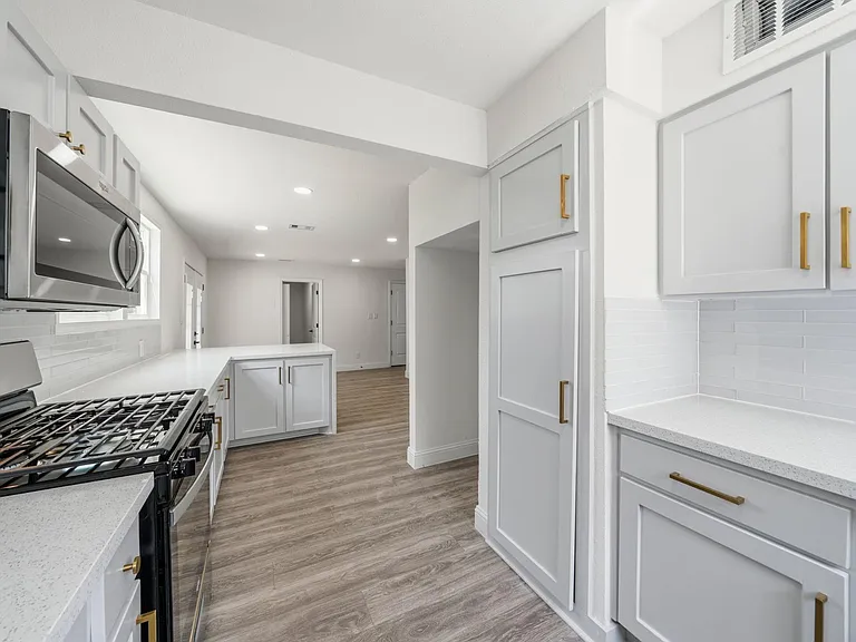 10406 Broadstairs St — Photo 19