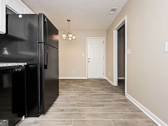 4th image of 79 Green Valley Dr