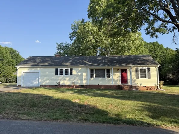 1132 Hipp Rd, Charlotte, NC 28216