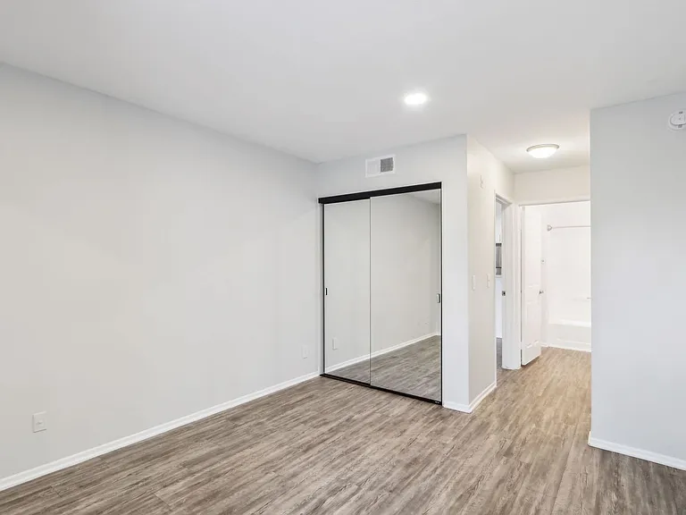 5235 Kester Ave — Photo 15