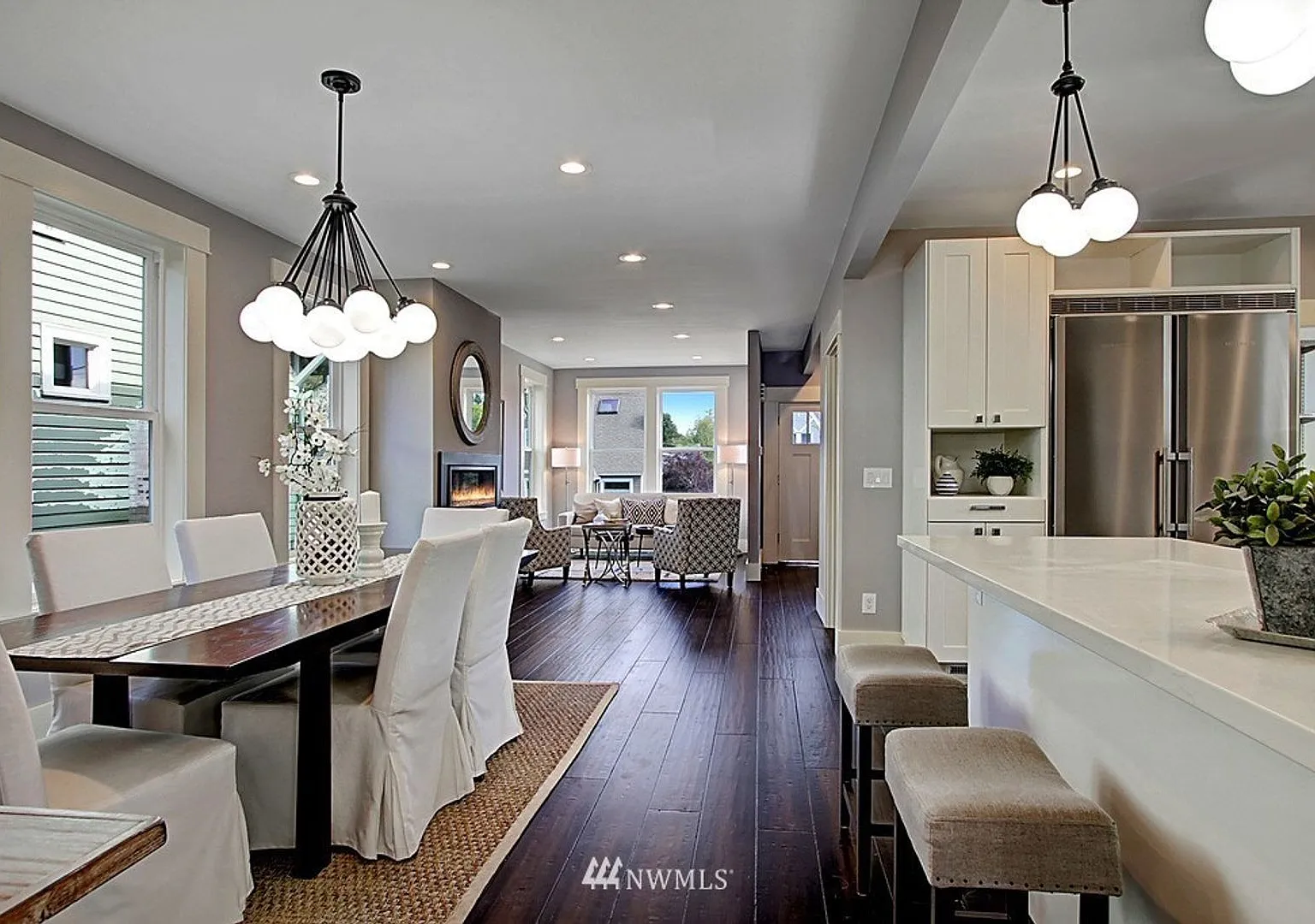Spacious 5BR 3.5BA Home in Ravenna Garage, Fenced Yard, A/C — Photo 2