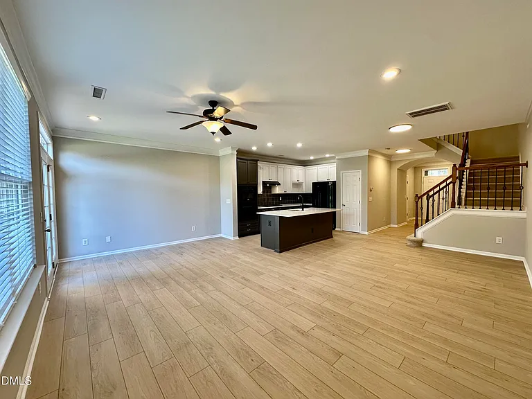 323 Longchamp Ln — Photo 17