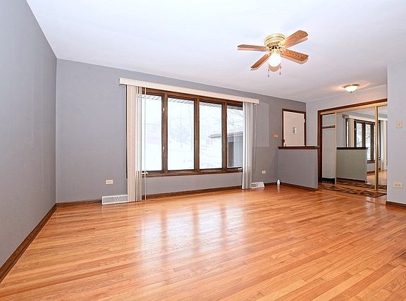 3rd image of 9953 Wood Ln