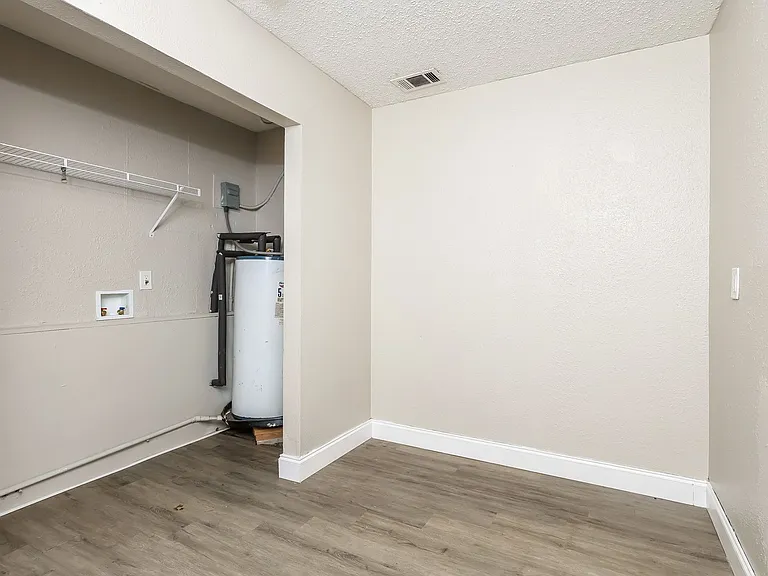 6813 Tinkerbell Ln — Photo 5